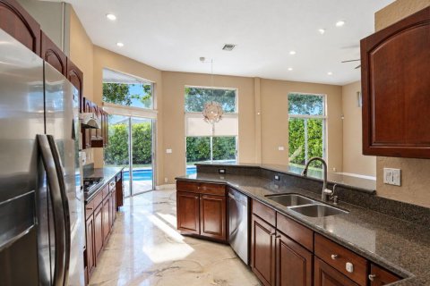 House in Coral Springs, Florida 6 bedrooms, 312.8 sq.m. № 2429811 - photo 28