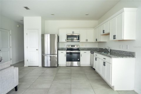 Townhouse in Davenport, Florida 3 bedrooms, 137.5 sq.m. № 1901793 - photo 4