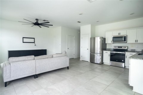Townhouse in Davenport, Florida 3 bedrooms, 137.5 sq.m. № 1901793 - photo 5