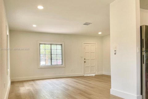 Villa ou maison à louer à North Miami, Floride: 2 chambres, 83.15 m2 № 1983068 - photo 6
