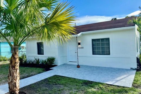 Villa ou maison à louer à North Miami, Floride: 2 chambres, 83.15 m2 № 1983068 - photo 1