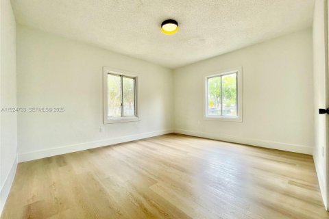 Villa ou maison à louer à North Miami, Floride: 2 chambres, 83.15 m2 № 1983068 - photo 13