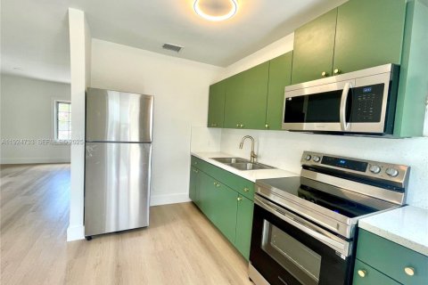 Villa ou maison à louer à North Miami, Floride: 2 chambres, 83.15 m2 № 1983068 - photo 8