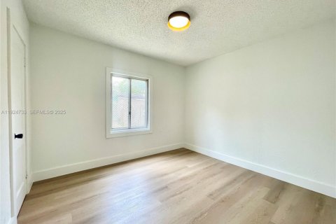 Villa ou maison à louer à North Miami, Floride: 2 chambres, 83.15 m2 № 1983068 - photo 16