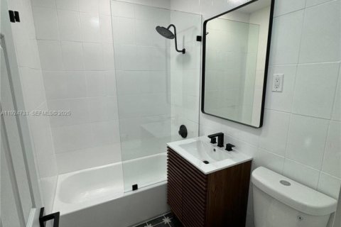 Villa ou maison à louer à North Miami, Floride: 2 chambres, 83.15 m2 № 1983068 - photo 15