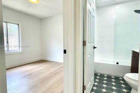 Villa ou maison à louer à North Miami, Floride: 2 chambres, 83.15 m2 № 1983068 - photo 14