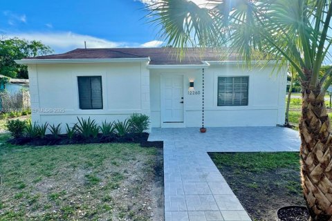 Villa ou maison à louer à North Miami, Floride: 2 chambres, 83.15 m2 № 1983068 - photo 2