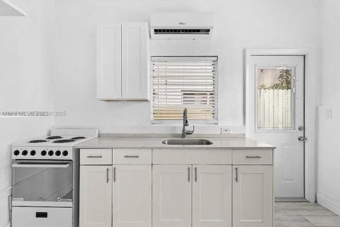 Купить коммерческую недвижимость в Майами-Бич, Флорида № 2035008 - фото 16