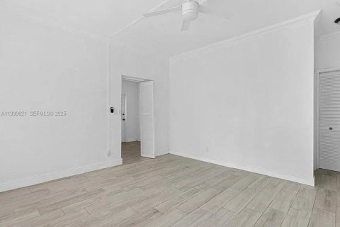 Купить коммерческую недвижимость в Майами-Бич, Флорида № 2035008 - фото 10