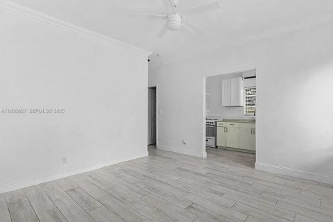 Купить коммерческую недвижимость в Майами-Бич, Флорида № 2035008 - фото 12