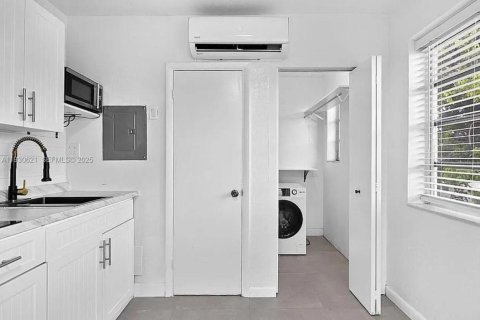 Купить коммерческую недвижимость в Майами-Бич, Флорида № 2035008 - фото 18