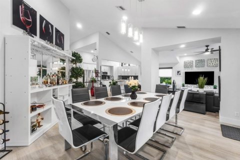 Купить виллу или дом в Палм-Бич-Гарденс, Флорида 8 комнат, 229.56м2, № 2411745 - фото 11