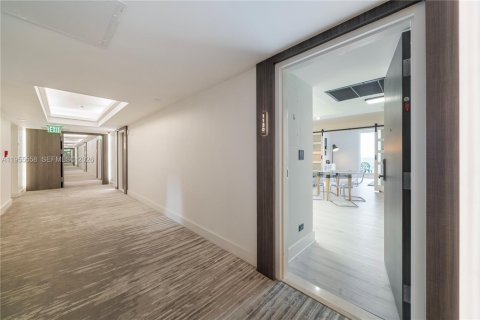 Condo in Miami Beach, Florida  № 2010275 - photo 20