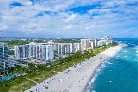 Condo in Miami Beach, Florida  № 2010275 - photo 27