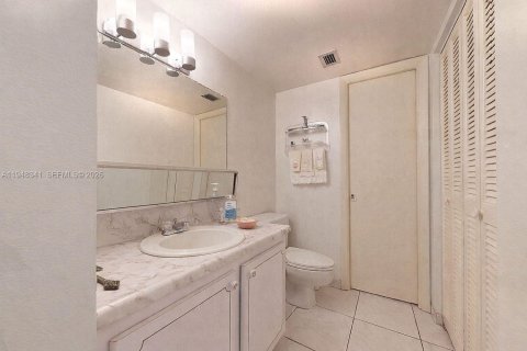 Condominio en venta en Hallandale Beach, Florida, 1 dormitorio, 80.82 m2 № 2004440 - foto 11