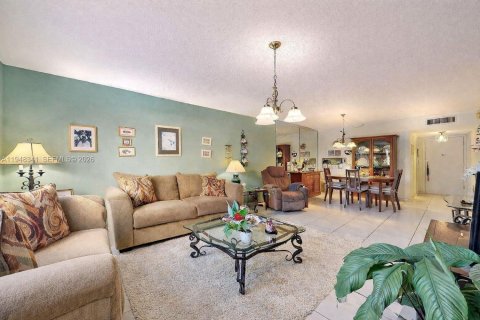 Condominio en venta en Hallandale Beach, Florida, 1 dormitorio, 80.82 m2 № 2004440 - foto 13