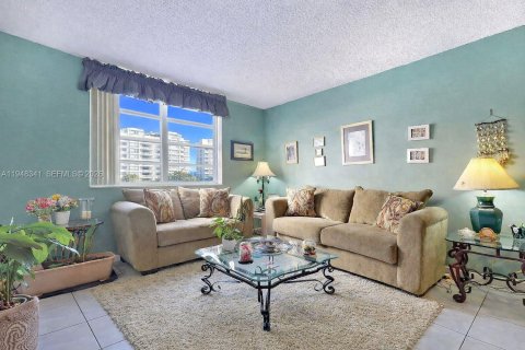 Condominio en venta en Hallandale Beach, Florida, 1 dormitorio, 80.82 m2 № 2004440 - foto 22