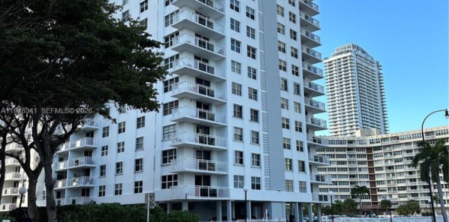 Condominio en Hallandale Beach, Florida, 1 dormitorio  № 2004440