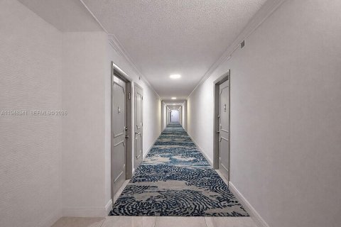 Condominio en venta en Hallandale Beach, Florida, 1 dormitorio, 80.82 m2 № 2004440 - foto 8