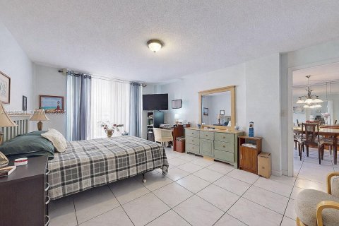 Condominio en venta en Hallandale Beach, Florida, 1 dormitorio, 80.82 m2 № 2004440 - foto 27