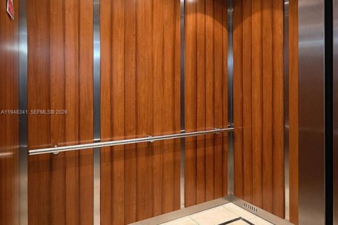 Condominio en venta en Hallandale Beach, Florida, 1 dormitorio, 80.82 m2 № 2004440 - foto 7