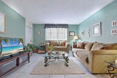 Condominio en venta en Hallandale Beach, Florida, 1 dormitorio, 80.82 m2 № 2004440 - foto 19