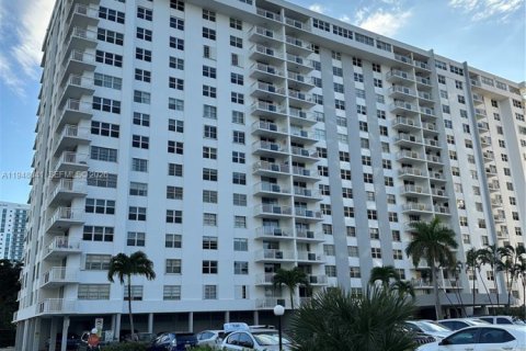 Condominio en venta en Hallandale Beach, Florida, 1 dormitorio, 80.82 m2 № 2004440 - foto 5