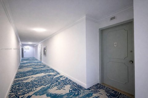 Condominio en venta en Hallandale Beach, Florida, 1 dormitorio, 80.82 m2 № 2004440 - foto 9