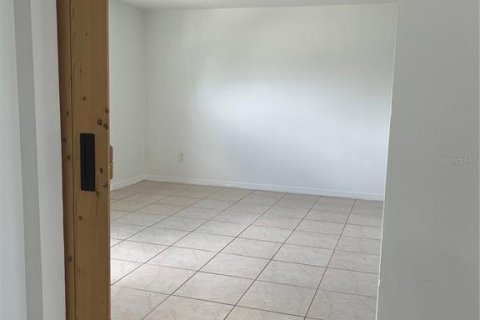Casa en venta en Kissimmee, Florida, 4 dormitorios, 175.49 m2 № 1895056 - foto 3