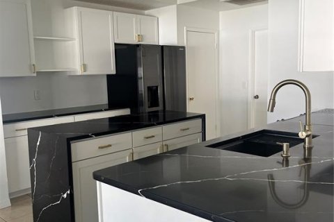 Casa en venta en Kissimmee, Florida, 4 dormitorios, 175.49 m2 № 1895056 - foto 8