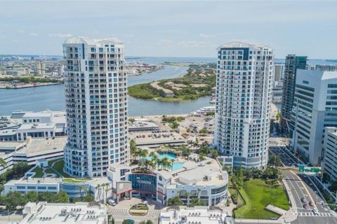 Condo in Tampa, Florida, 3 bedrooms  № 1805793 - photo 1