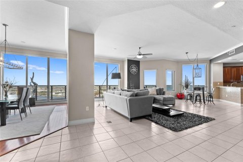 Condo in Tampa, Florida, 3 bedrooms  № 1805793 - photo 4