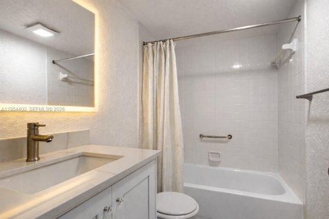 Copropriété à vendre à Pembroke Pines, Floride: 2 chambres, 108.32 m2 № 2010842 - photo 7