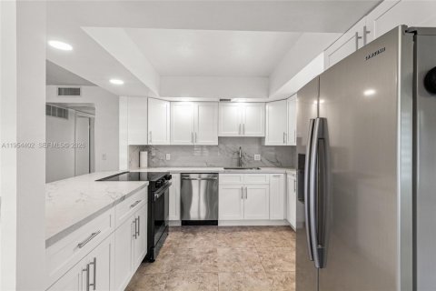 Copropriété à vendre à Pembroke Pines, Floride: 2 chambres, 108.32 m2 № 2010842 - photo 6