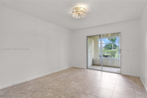 Copropriété à vendre à Pembroke Pines, Floride: 2 chambres, 108.32 m2 № 2010842 - photo 8