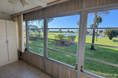 Copropriété à vendre à Pembroke Pines, Floride: 2 chambres, 108.32 m2 № 2010842 - photo 12