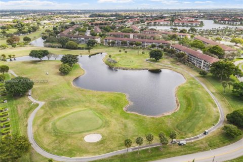 Copropriété à vendre à Pembroke Pines, Floride: 2 chambres, 108.32 m2 № 2010842 - photo 15
