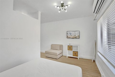 Villa ou maison à louer à Hollywood, Floride: 47.84 m2 № 1987335 - photo 14