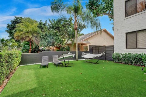 Villa ou maison à louer à Hollywood, Floride: 47.84 m2 № 1987335 - photo 2