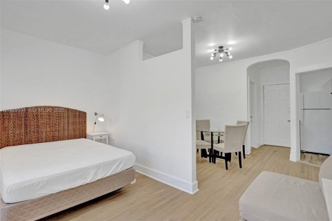 Villa ou maison à louer à Hollywood, Floride: 47.84 m2 № 1987335 - photo 13