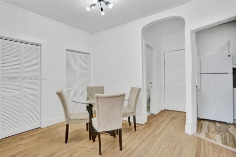 Villa ou maison à louer à Hollywood, Floride: 47.84 m2 № 1987335 - photo 9