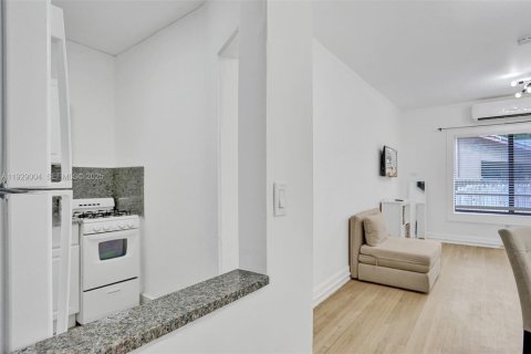 Villa ou maison à louer à Hollywood, Floride: 47.84 m2 № 1987335 - photo 10