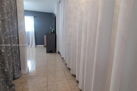 Condo in Hallandale Beach, Florida, 2 bedrooms  № 2055192 - photo 26