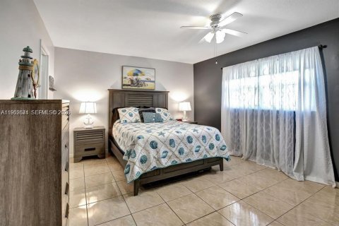 Condo in Hallandale Beach, Florida, 2 bedrooms  № 2055192 - photo 19