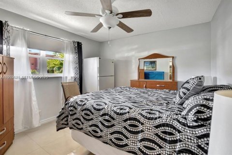 Condo in Hallandale Beach, Florida, 2 bedrooms  № 2055192 - photo 17