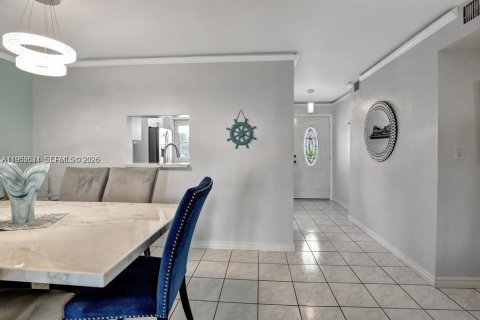 Condo in Hallandale Beach, Florida, 2 bedrooms  № 2055192 - photo 9