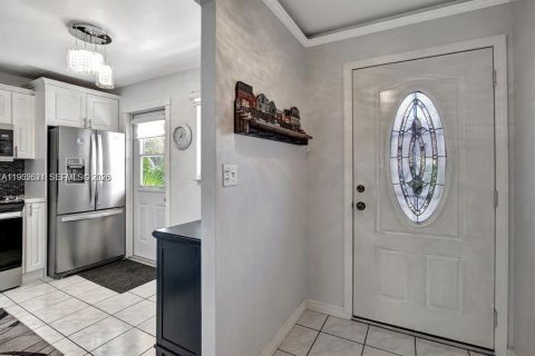 Condo in Hallandale Beach, Florida, 2 bedrooms  № 2055192 - photo 2