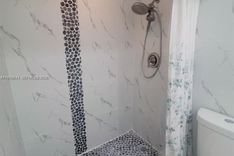 Condo in Hallandale Beach, Florida, 2 bedrooms  № 2055192 - photo 22