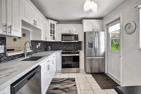 Condo in Hallandale Beach, Florida, 2 bedrooms  № 2055192 - photo 3