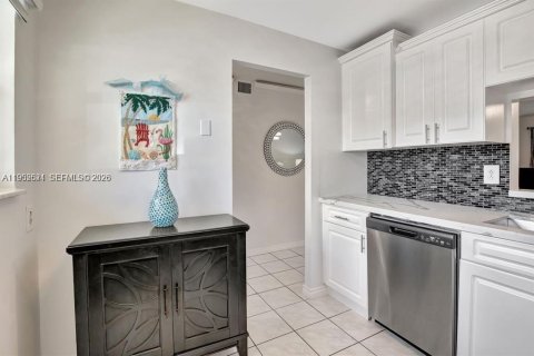 Condo in Hallandale Beach, Florida, 2 bedrooms  № 2055192 - photo 5